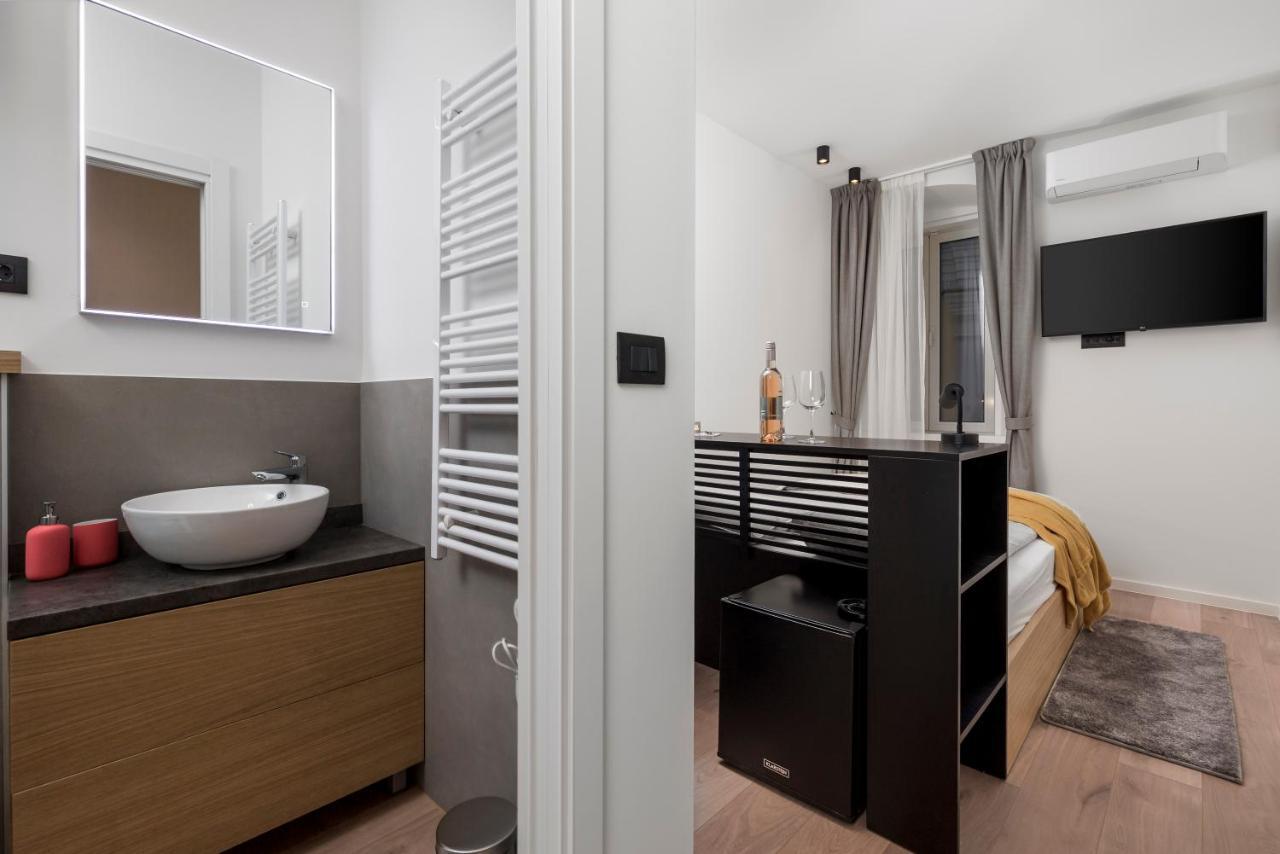 Deluxe Apartments & Rooms "In The Center" 리예카 외부 사진