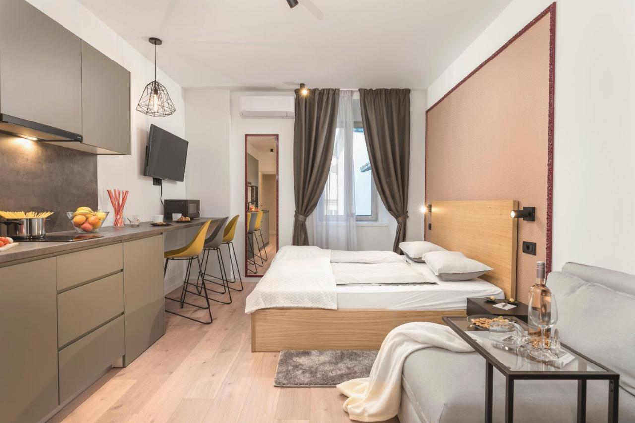 Deluxe Apartments & Rooms "In The Center" 리예카 외부 사진